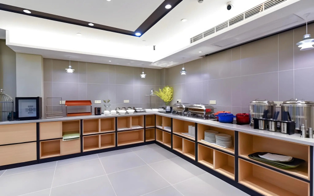 Homeinn Selected Hotel (Wuxi Anzhen East Railway Station RT-Mart)