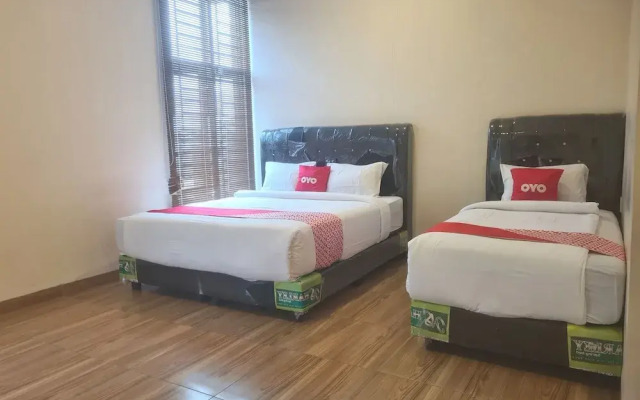 Super OYO 3316 Adam Malik Guesthouse Near Stasiun Medan
