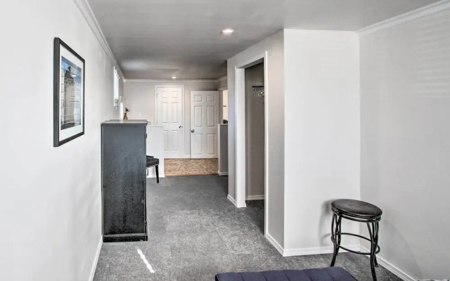 Convenient Burien Getaway: 12 Mi to Dtwn Sea!