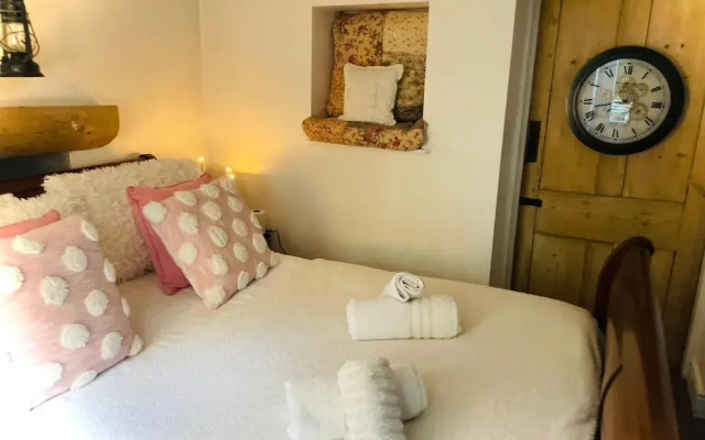 The Beehive, ground floor apartment in Norfolk, no shared amenities