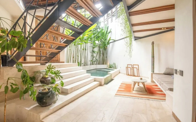 Modern 2-br Art Deco Villa, 800m From the Beach