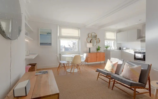 2 Bedroom Apartment Near Ladbroke Grove