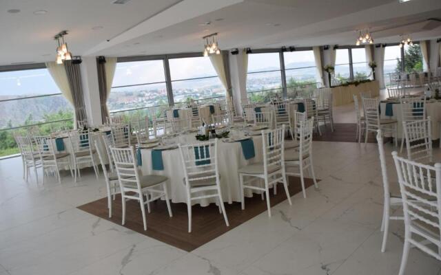 Radio Cafe Kanal 77 Hotel