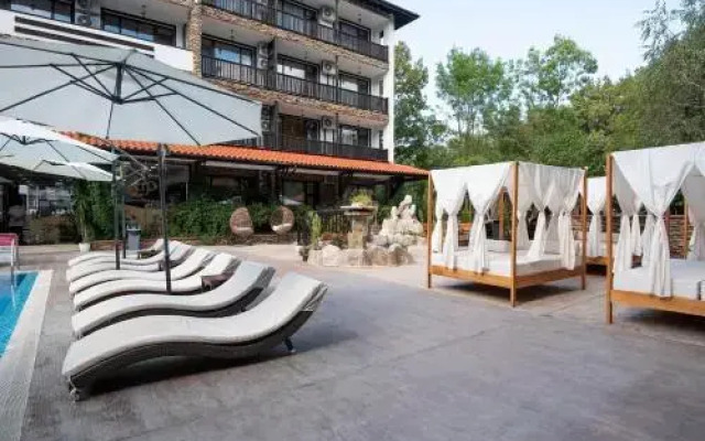 Green Paradise Complex