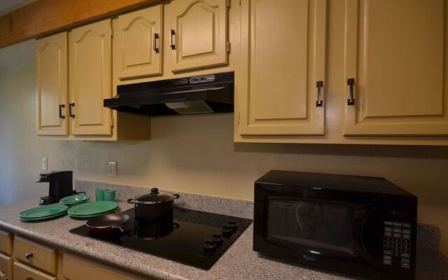 Best Western The Inn & Suites Pacific Grove