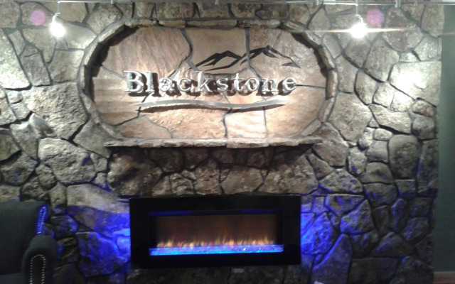 Blackstone Lodge & Suites