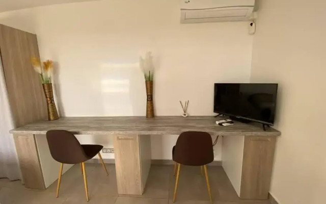 Très beau studio calme, vue mer.