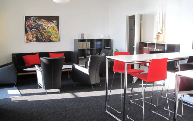 Sixtus Sinatur Hotel og Konference