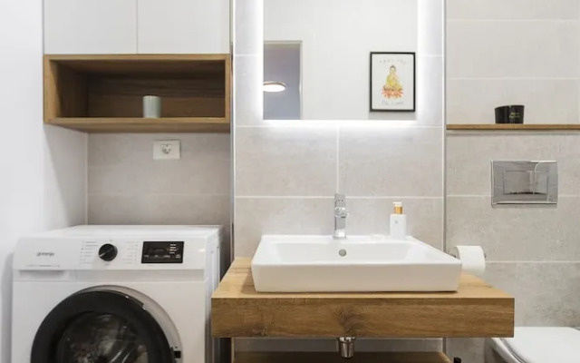 Zoe Apartment