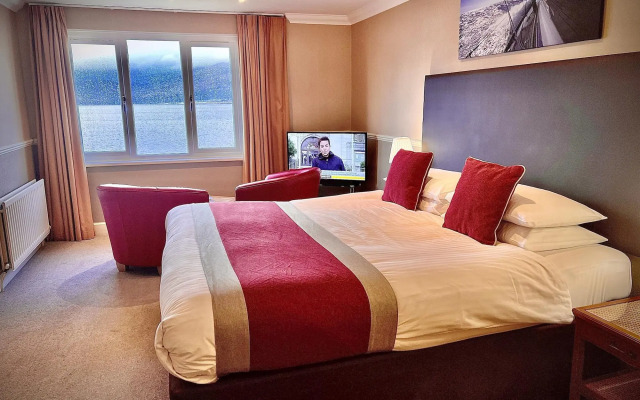 Holly Tree Hotel, Swimming Pool & Hot Tub