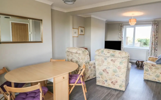 27 Whitegates