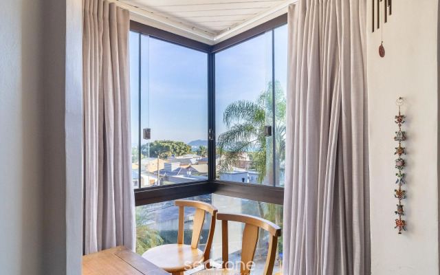 Apto com varanda vista mar GVM133