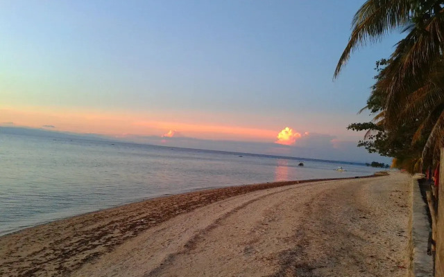Casa de la Playa Beach Resort