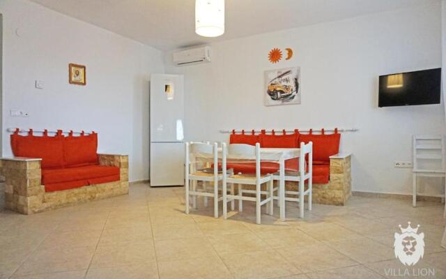 Villa Lion