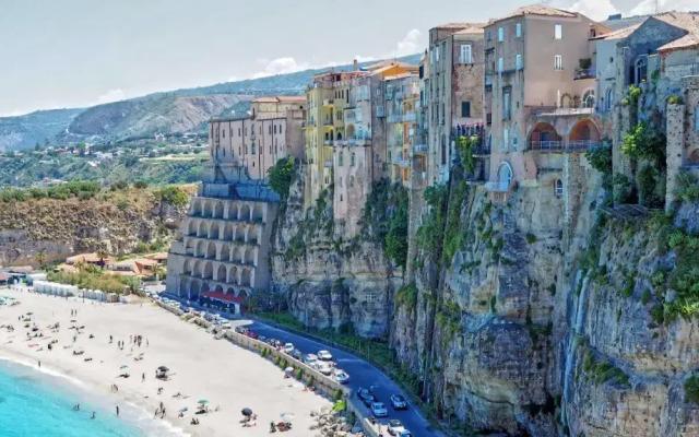 Tropea Travel's House