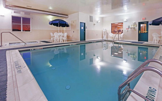 Country Inn & Suites by Radisson, Chambersburg, PA