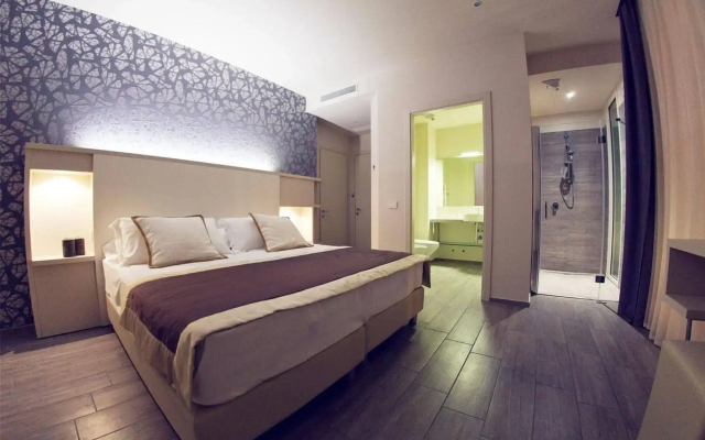 L'Hotel