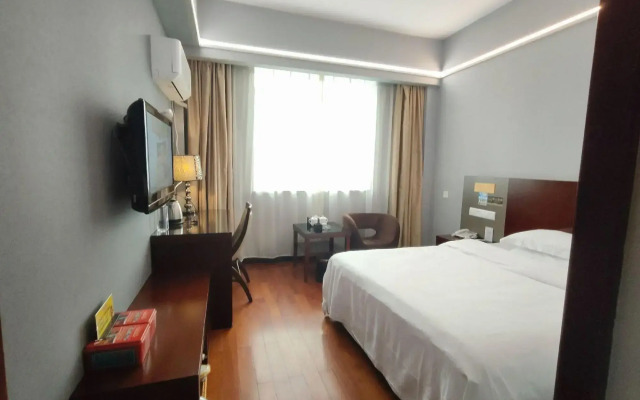 Promenade Hotel