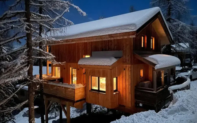 Peaceful Chalet in Turracherhöhe with Indoor Hot Tub