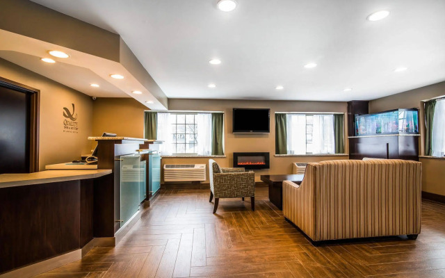 Clarion Pointe Downtown