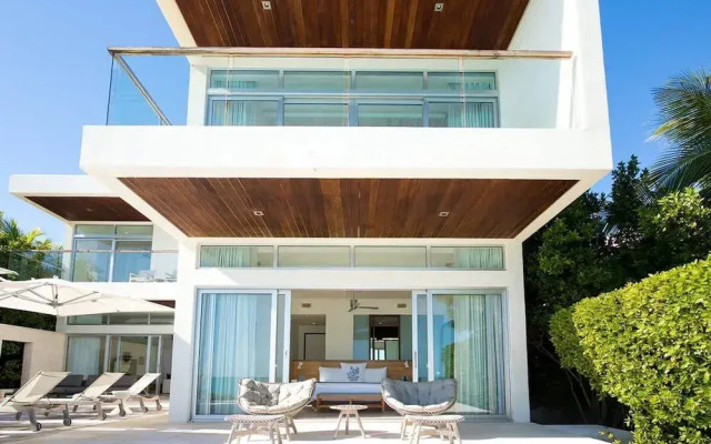 Oceanfront Luxury Villa Infinity Pool w Slide