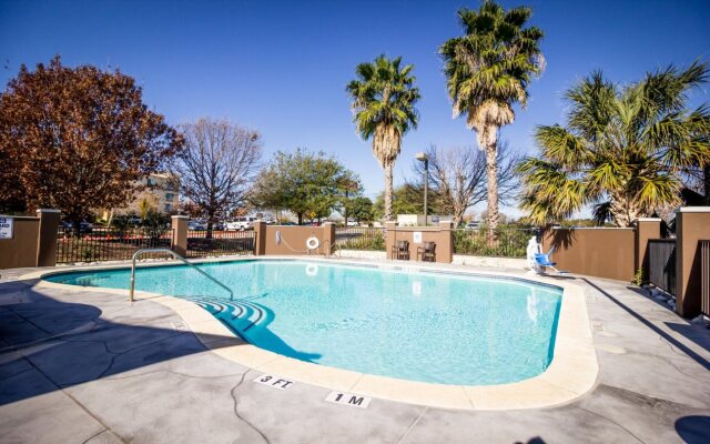 Atwell Suites Austin Airport by IHG