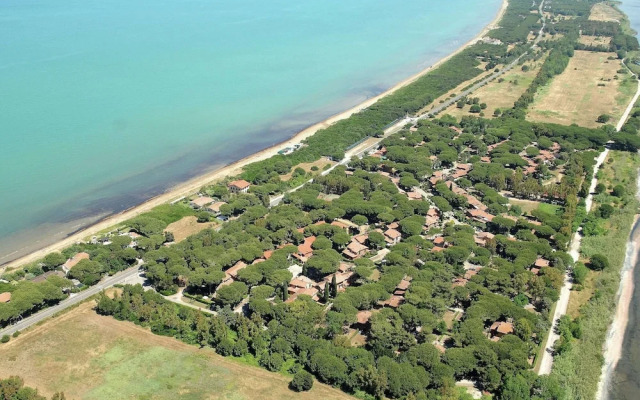 Lovely Holiday Home in Giannella nera Sea