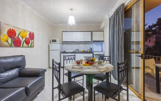 Pool and Sea, charming Merill Apart 5