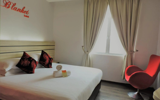 The Blanket Hotel - photo 2