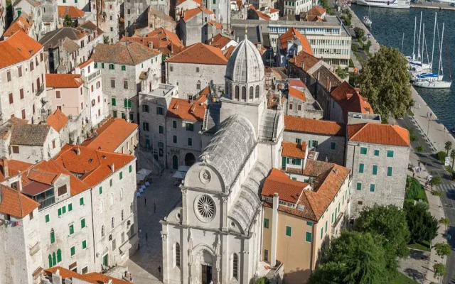 Awesome Suite With Breakfast Included