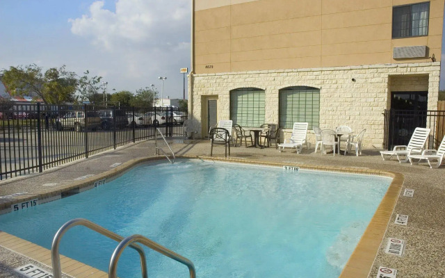 Best Western Windsor Pointe Hotel & Suites-Frost Bank Center