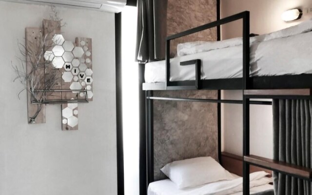 Hive Hostel - Adults Only