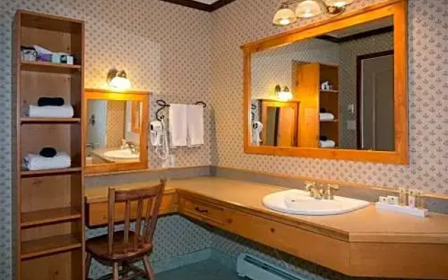 Bear Hill Lodge