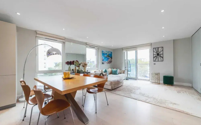 Stylish Three-bedroom Battersea Flat