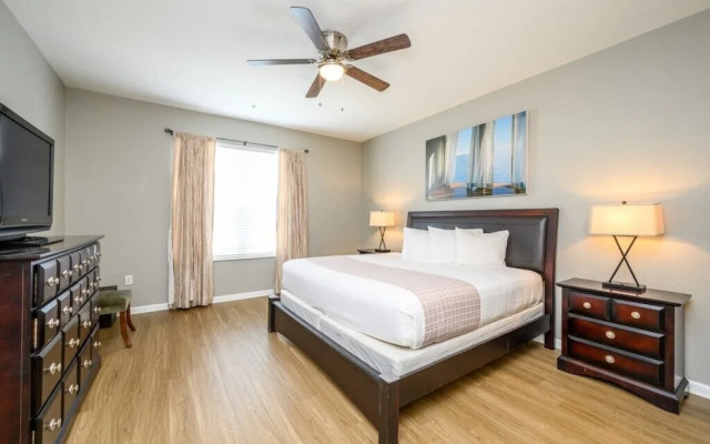 3 Bedroom Premium Lakeview Condo-1012