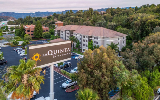 La Quinta Inn & Suites by Wyndham Santa Clarita - Valencia