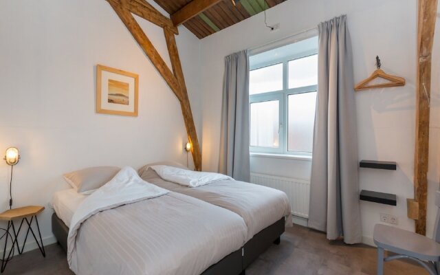 Group Accommodation for 10 Guests, Consisting of 3 Apartments in the Heart of Koudekerke