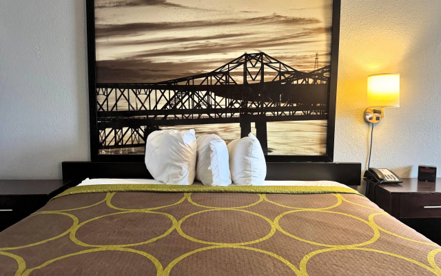Super 8 by Wyndham Meridian