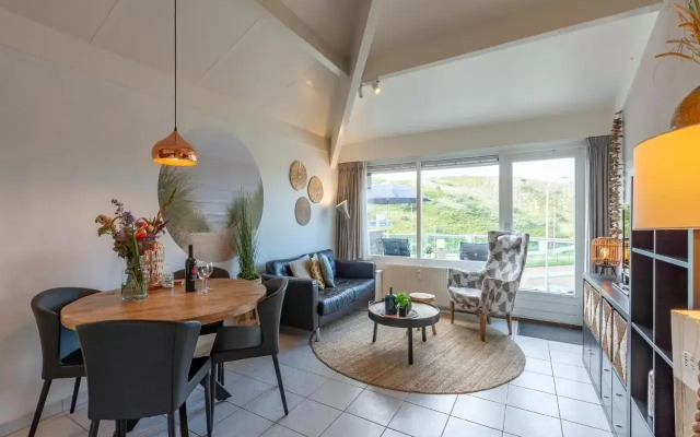 Stylish Apartment With Balcony