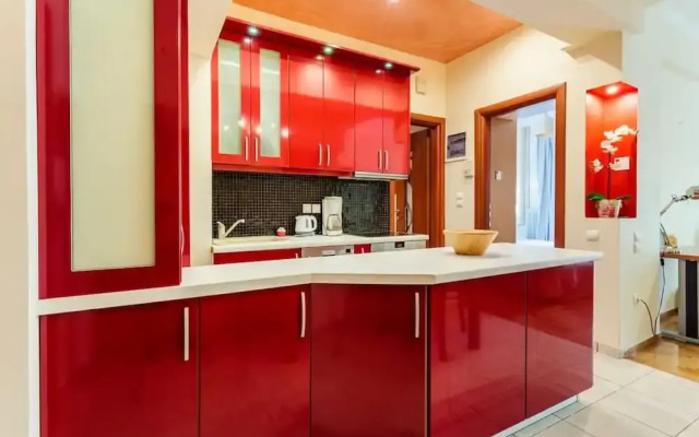Athens Strawberry Hideaway - City Chic Retreat
