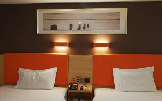 7 Days Inn Premium (Beijing Dongzhimen Airport Express Station)
