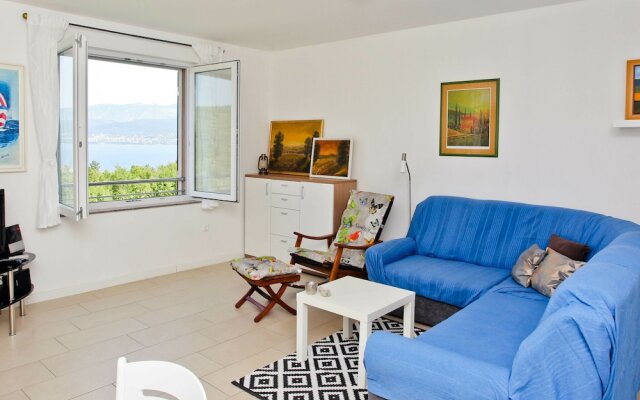Spacious Apartment With Covered Terrace & Sea View