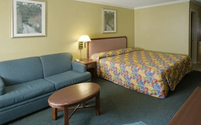 Super 8 Picayune