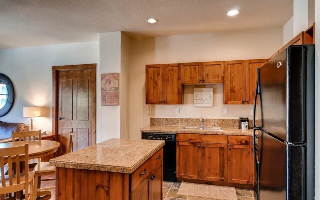 1 Bedroom Mountain Condo Located in Historic Downtown Breckenridge Near Shopping, Dining, and Restaurants