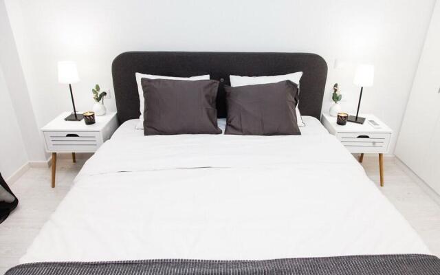 Modern, Glamorous Apt in Athens DT (2beds/2baths)