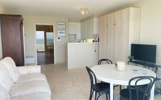 Beachside Stay With Views