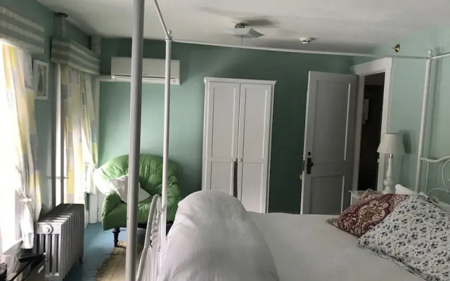 Monadnock Inn