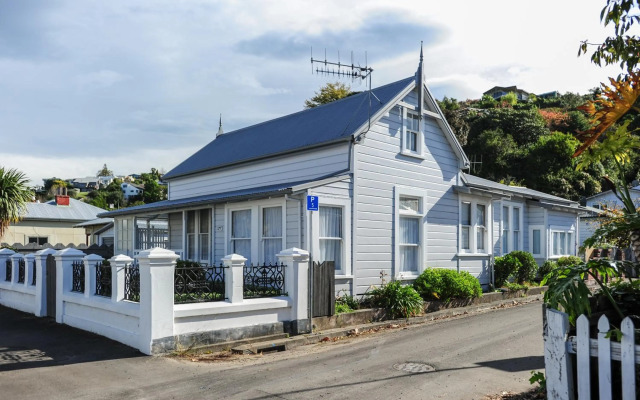 Puriri Downtown Villa - Napier Holiday Home