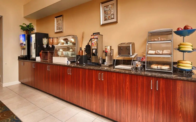 Best Western Plus Yadkin Valley Inn & Suites