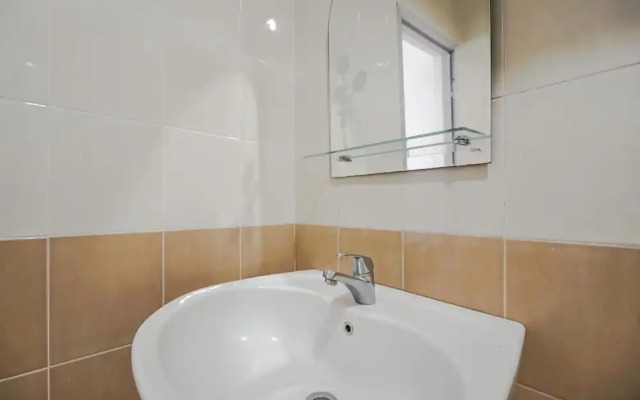 RedDoorz near Pantai Tanjung Pendam 2